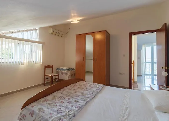 Lvii * Poljana (Ugljan)