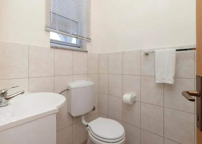 Lvii Poljana (Ugljan)