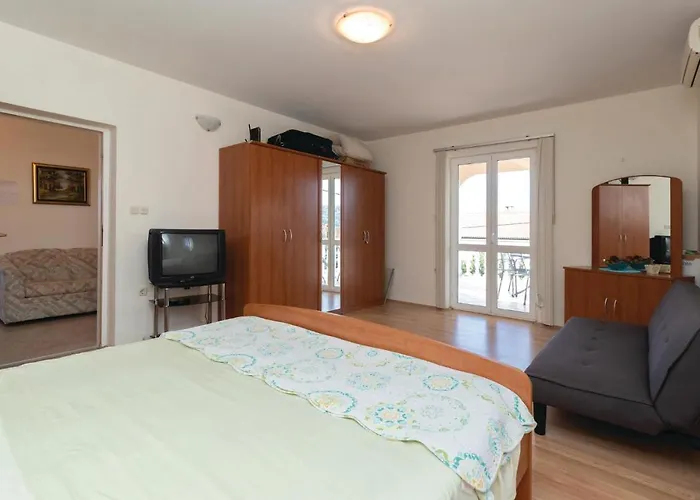 Apartment Lvii *